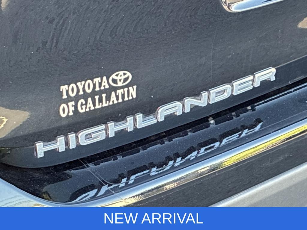 Thumbnail: 2021 Toyota Highlander - 7