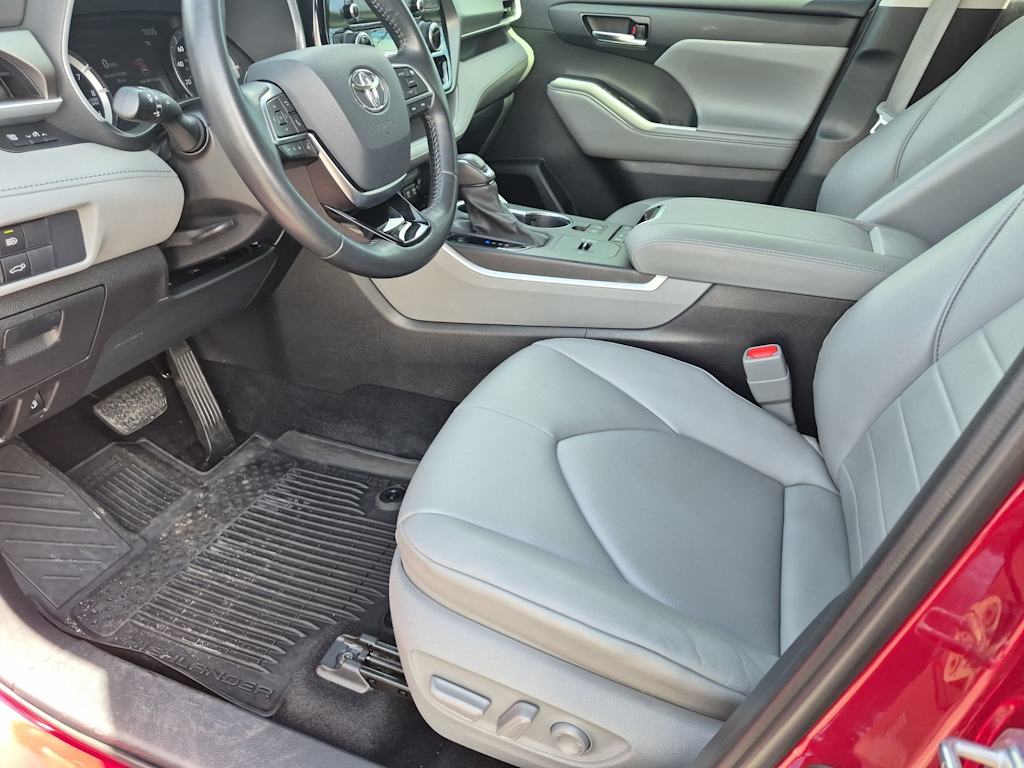Thumbnail: 2021 Toyota Highlander - 7