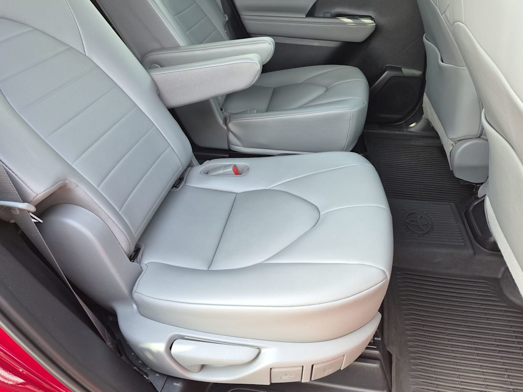 Thumbnail: 2021 Toyota Highlander - 21