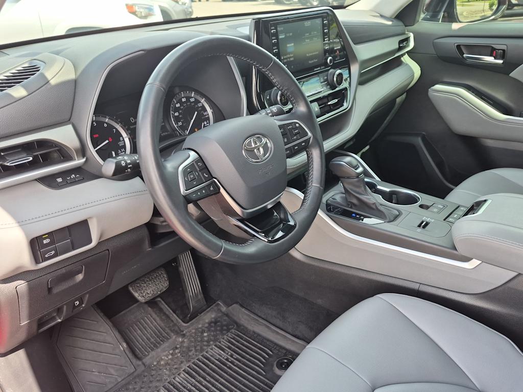 Thumbnail: 2021 Toyota Highlander - 2