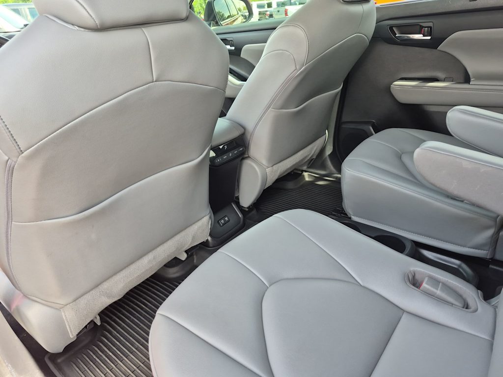 Thumbnail: 2021 Toyota Highlander - 9