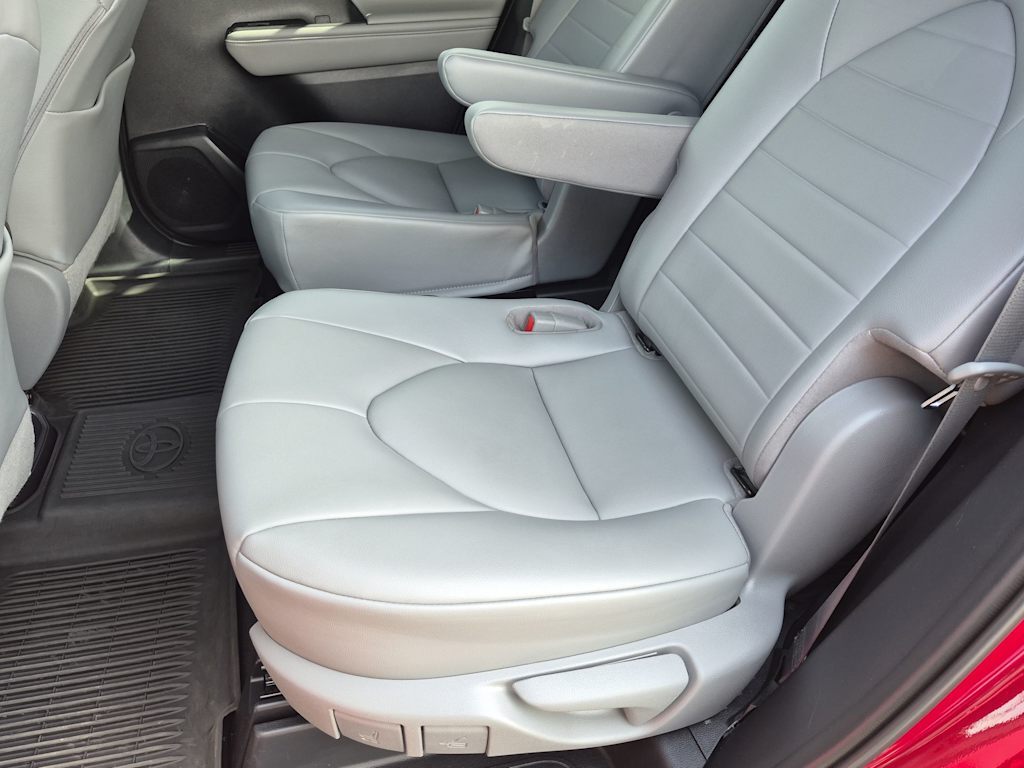 Thumbnail: 2021 Toyota Highlander - 8