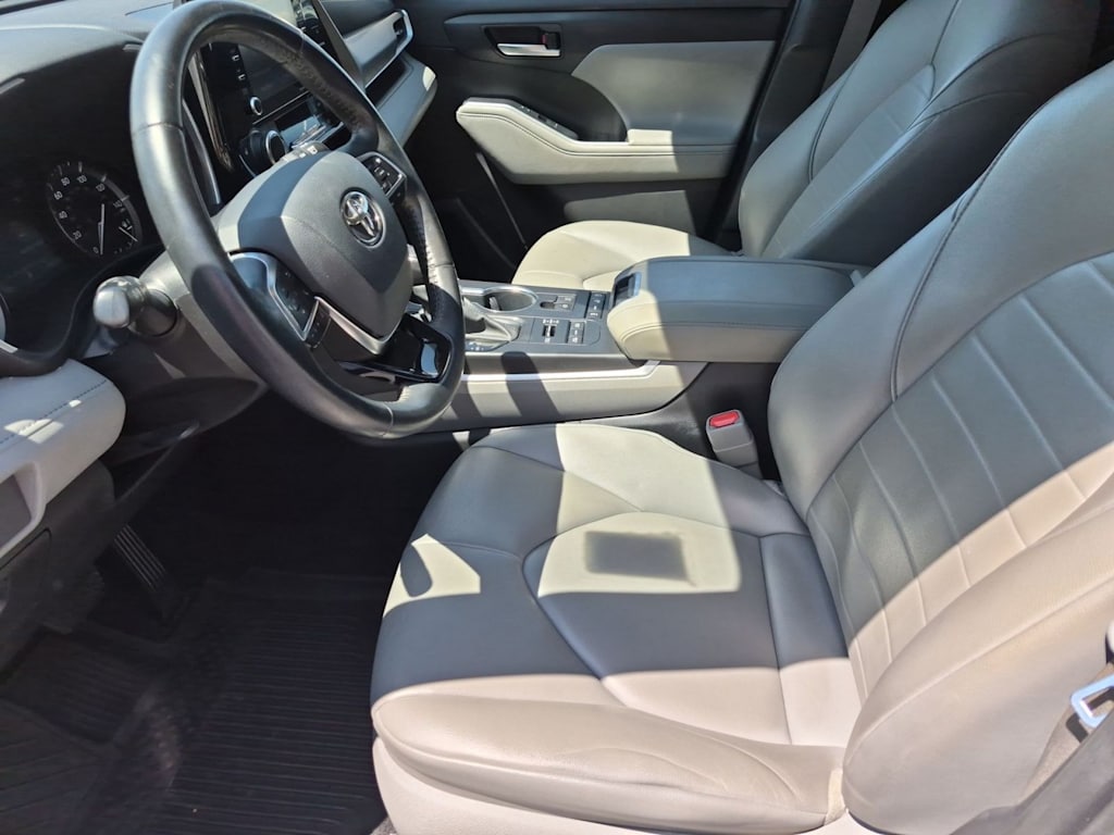 Thumbnail: 2021 Toyota Highlander - 9