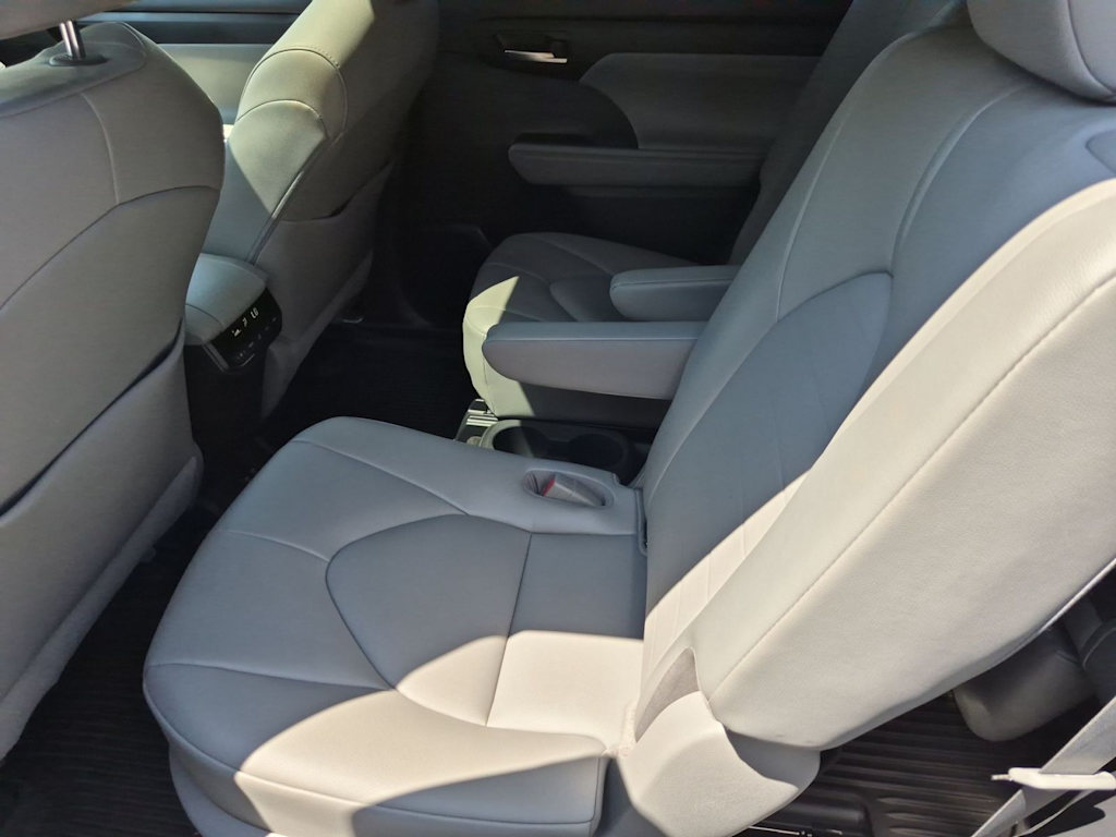 Thumbnail: 2021 Toyota Highlander - 11