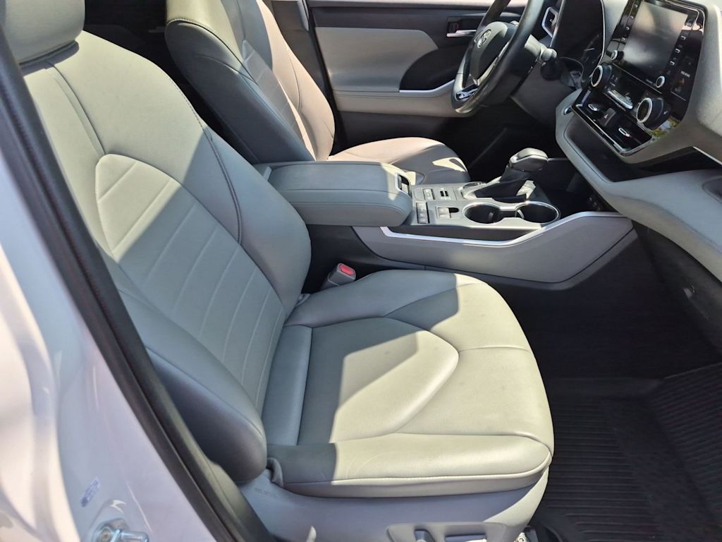 Thumbnail: 2021 Toyota Highlander - 10