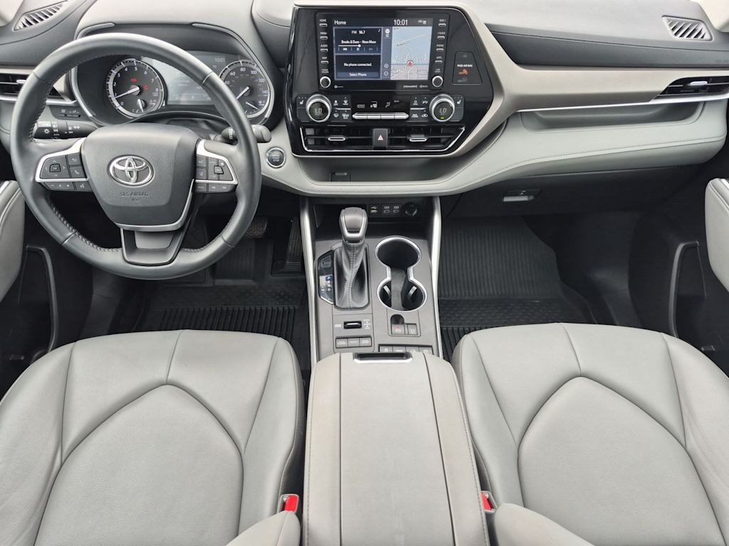 Thumbnail: 2022 Toyota Highlander - 10