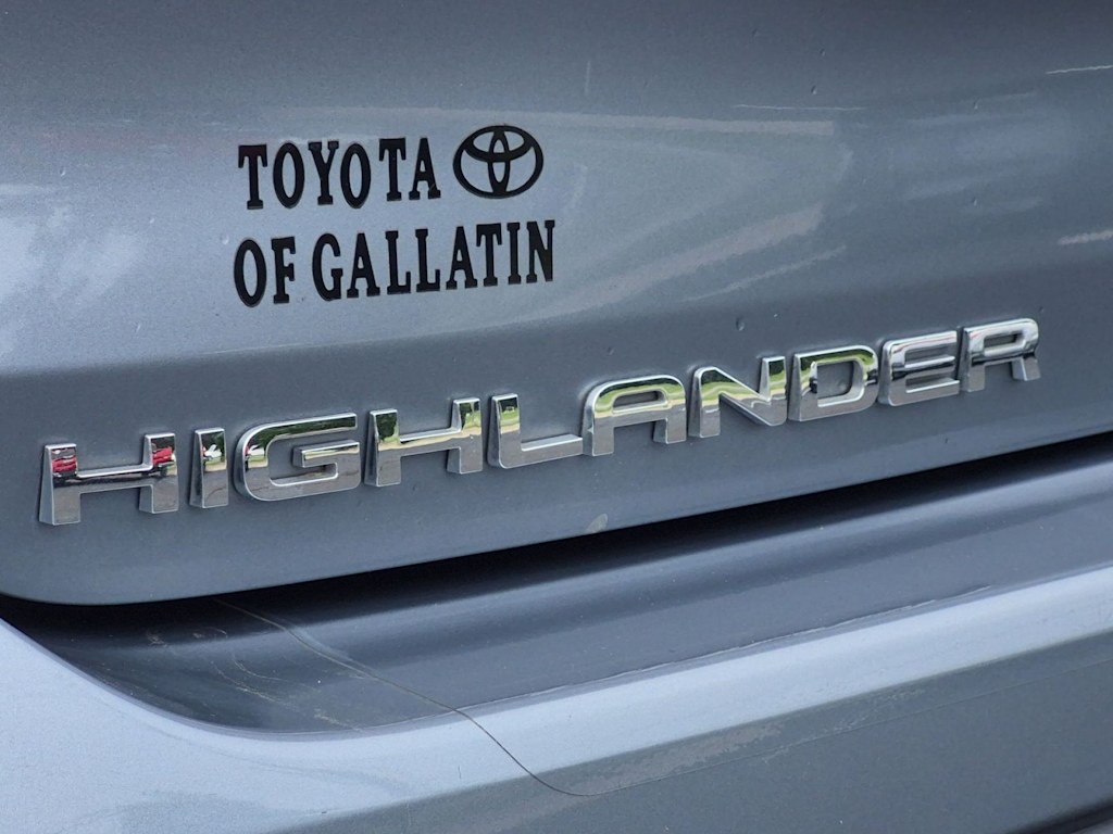 Thumbnail: 2022 Toyota Highlander - 26