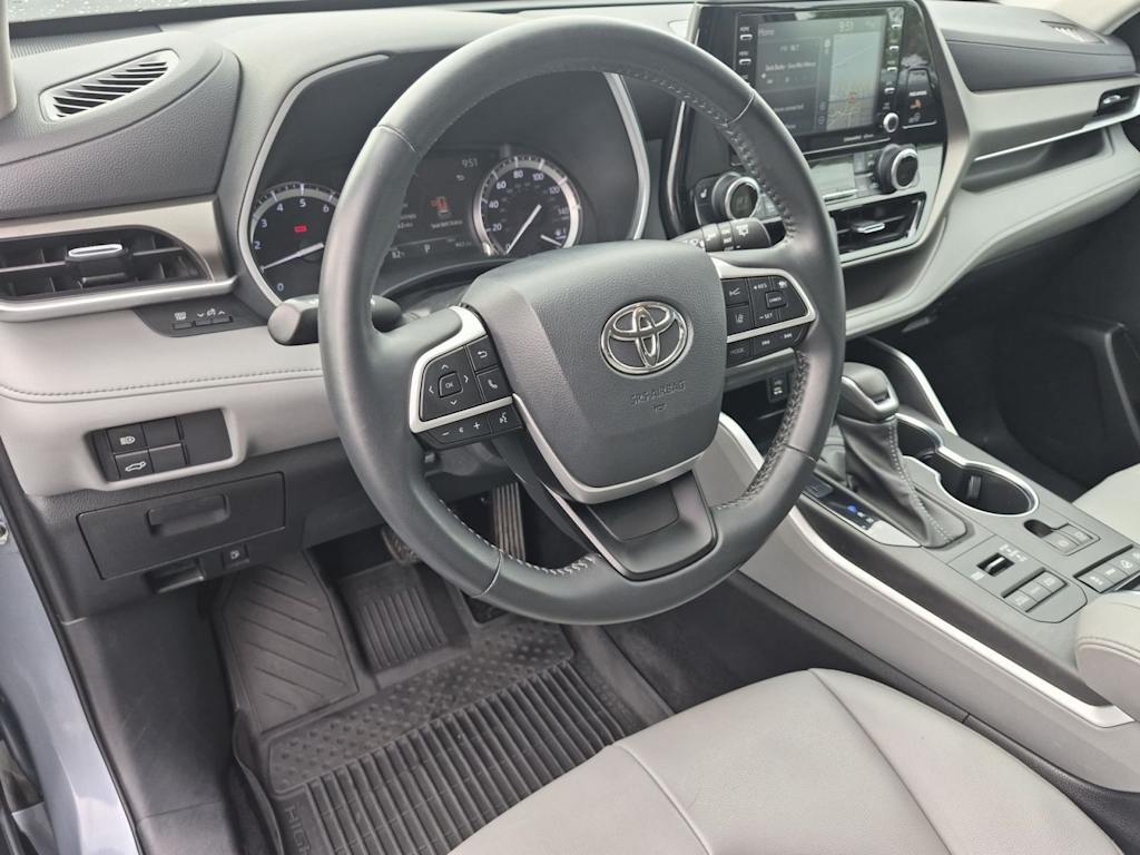 Thumbnail: 2022 Toyota Highlander - 2