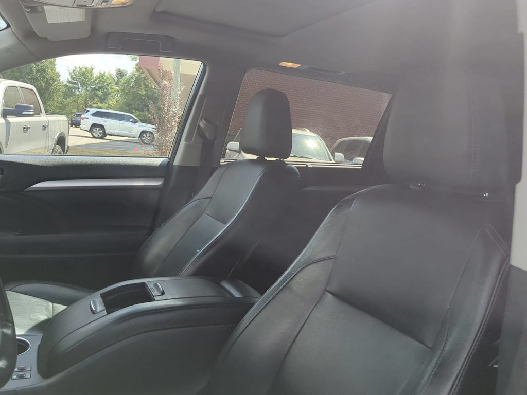 Thumbnail: 2014 Toyota Highlander - 11