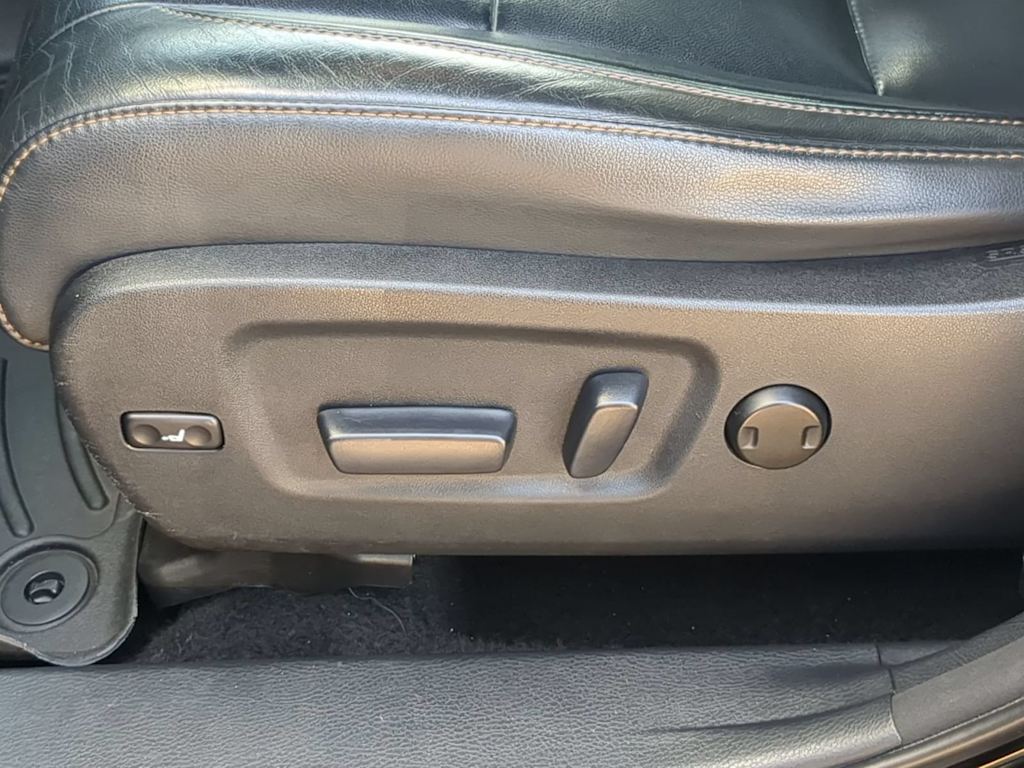 Thumbnail: 2014 Toyota Highlander - 30