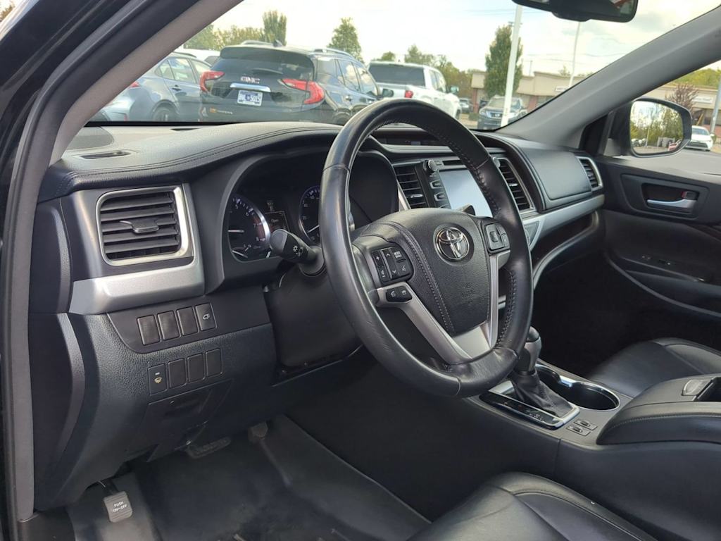 Thumbnail: 2014 Toyota Highlander - 2