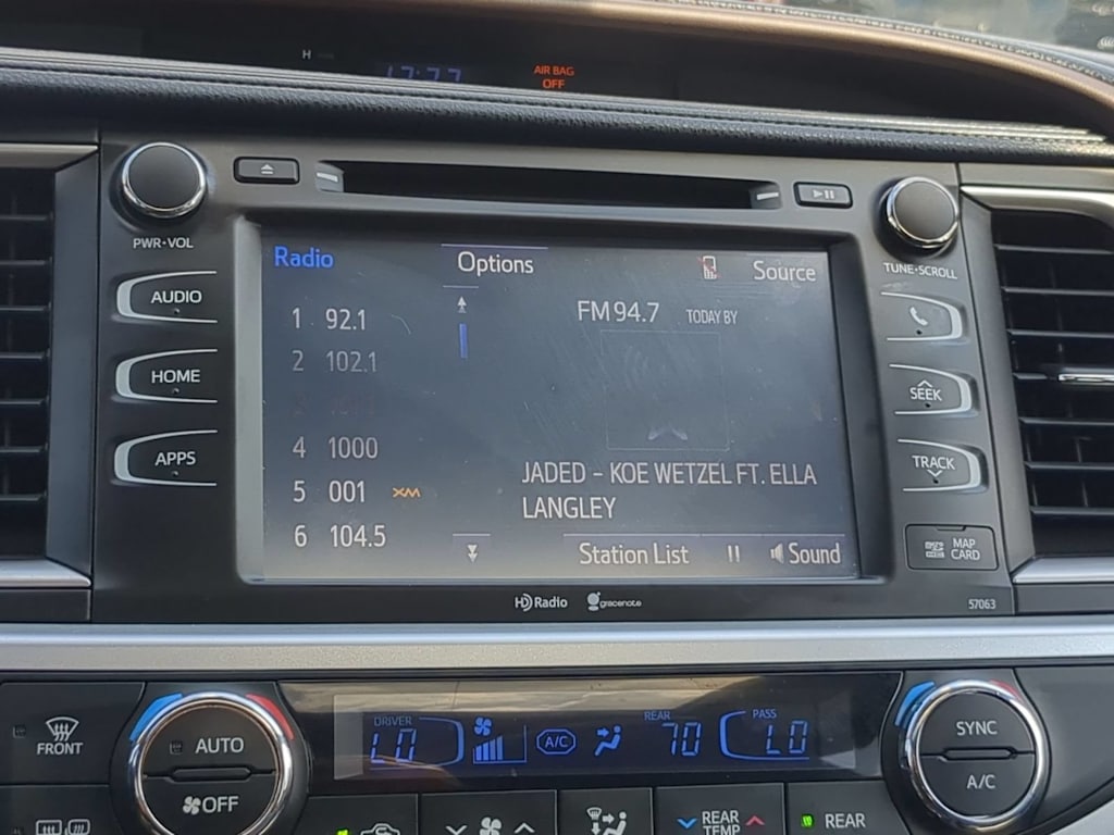 Thumbnail: 2014 Toyota Highlander - 15