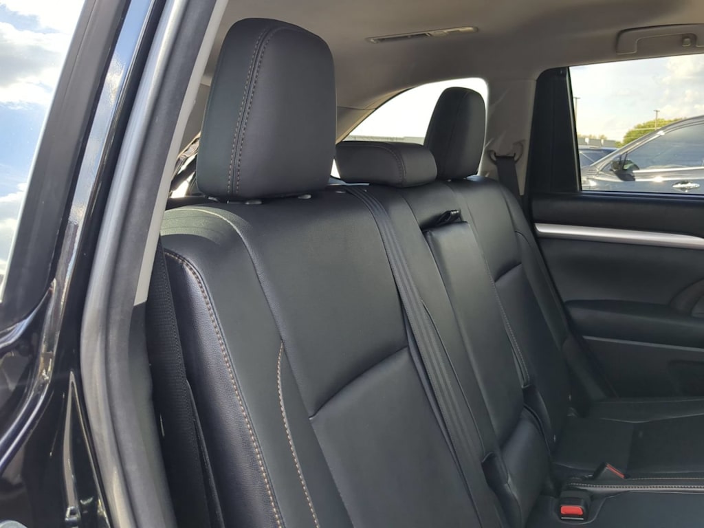 Thumbnail: 2014 Toyota Highlander - 33