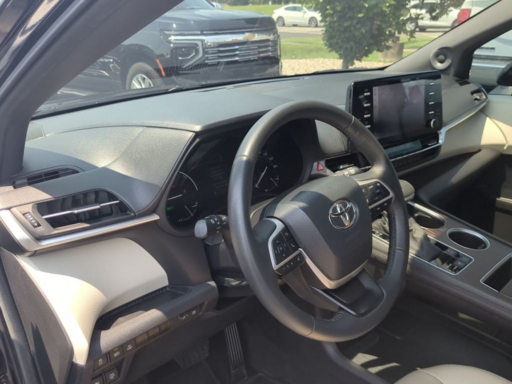 Thumbnail: 2024 Toyota Sienna - 10