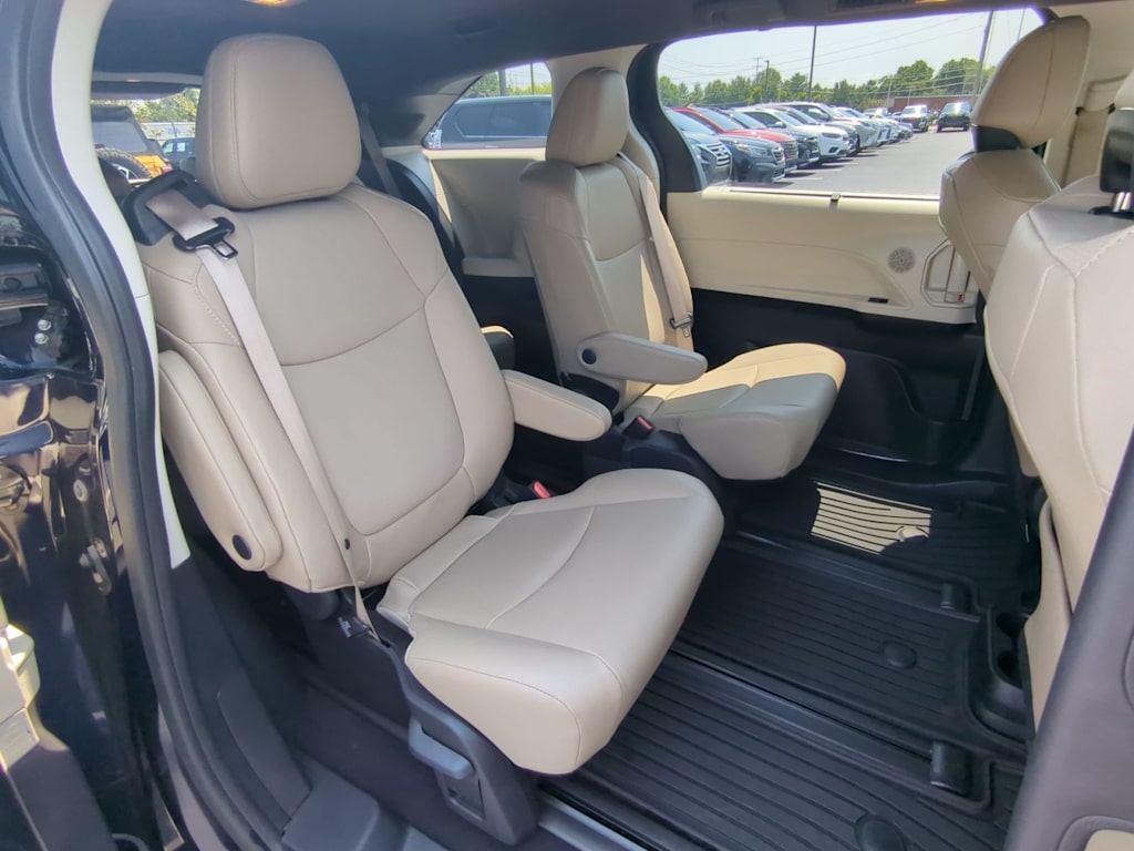 Thumbnail: 2024 Toyota Sienna - 48