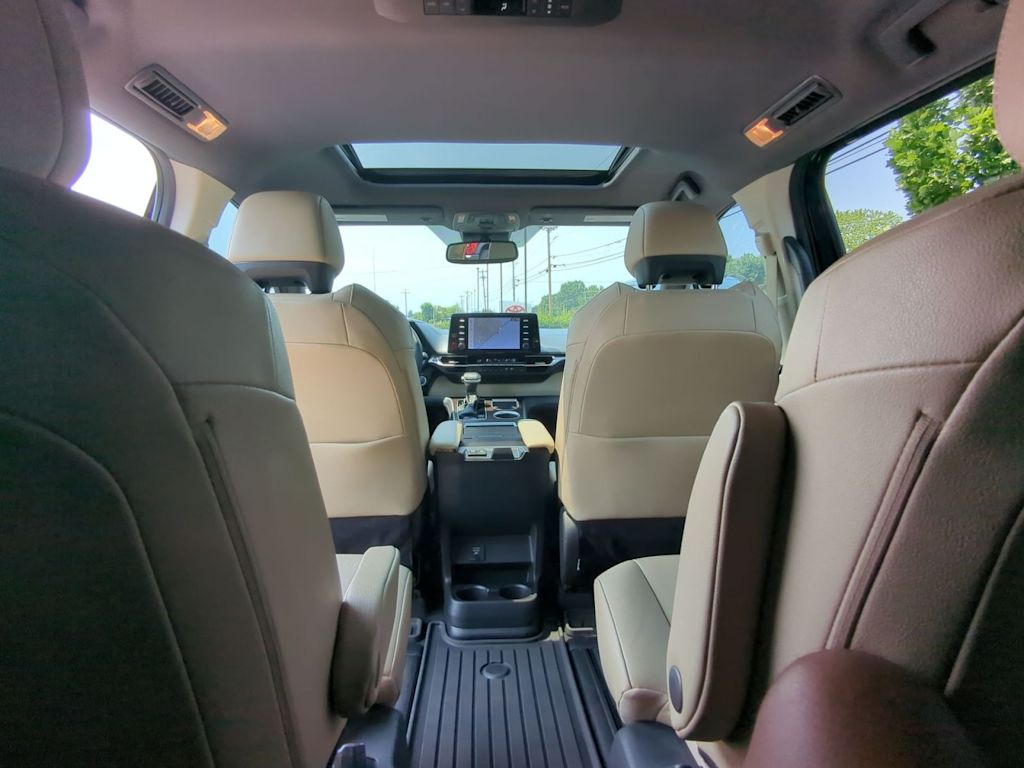 Thumbnail: 2024 Toyota Sienna - 25