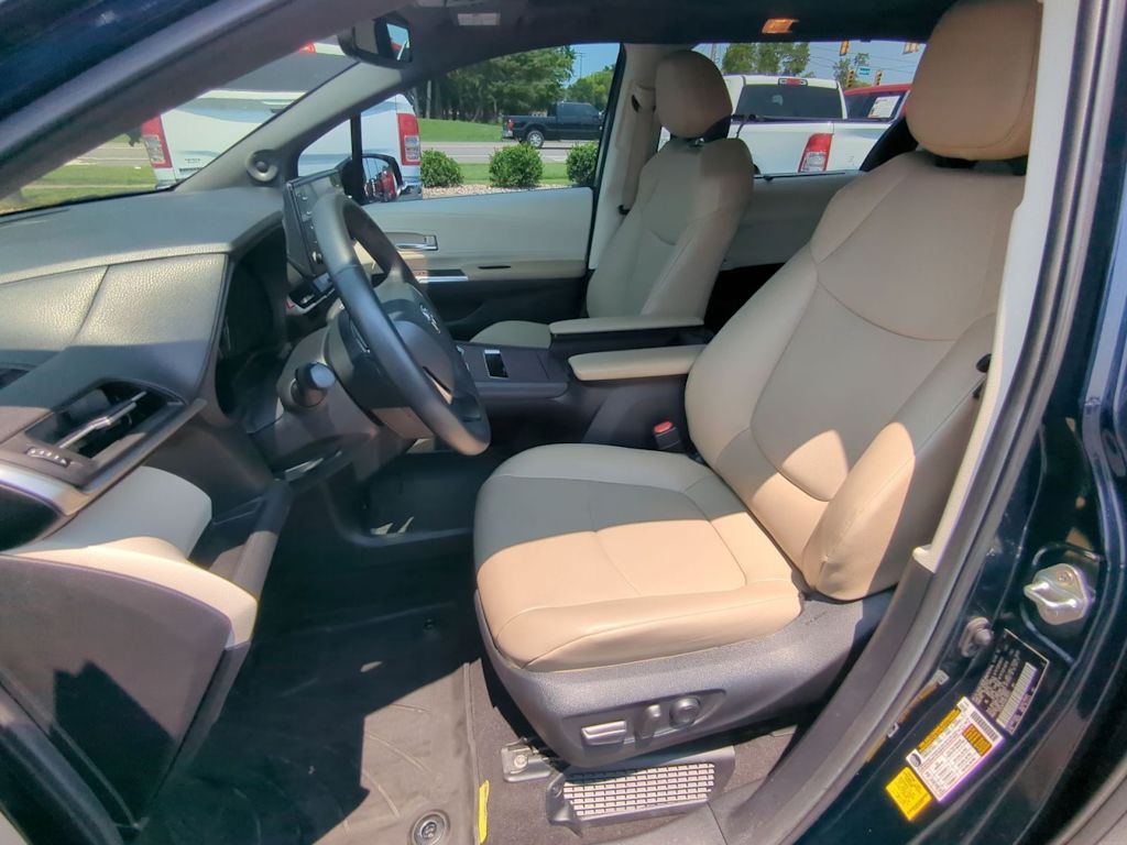 Thumbnail: 2024 Toyota Sienna - 12
