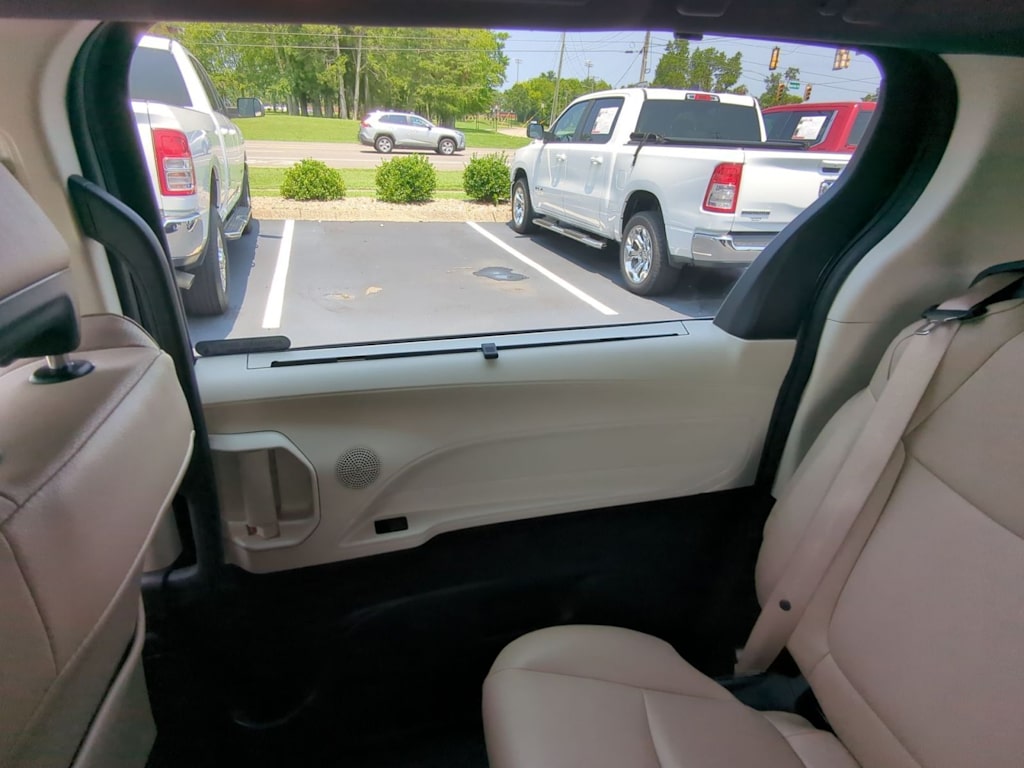 Thumbnail: 2024 Toyota Sienna - 45