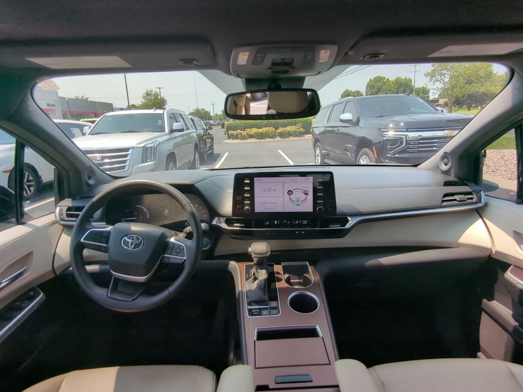 Thumbnail: 2024 Toyota Sienna - 14
