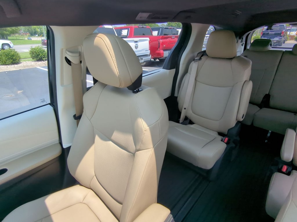 Thumbnail: 2024 Toyota Sienna - 13