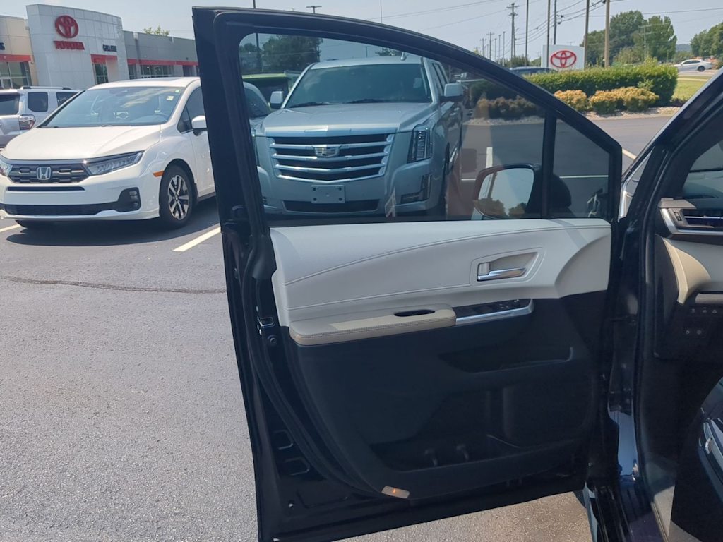 Thumbnail: 2024 Toyota Sienna - 27