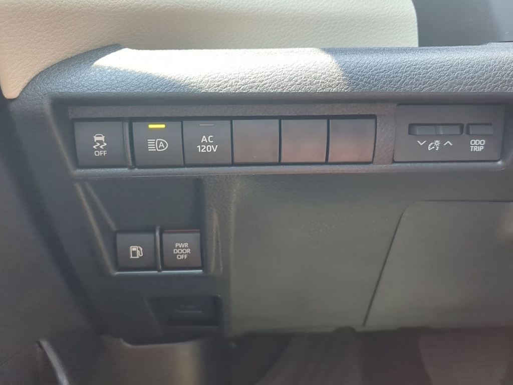 Thumbnail: 2024 Toyota Sienna - 32