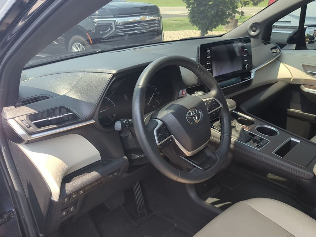 Thumbnail: 2024 Toyota Sienna - 2