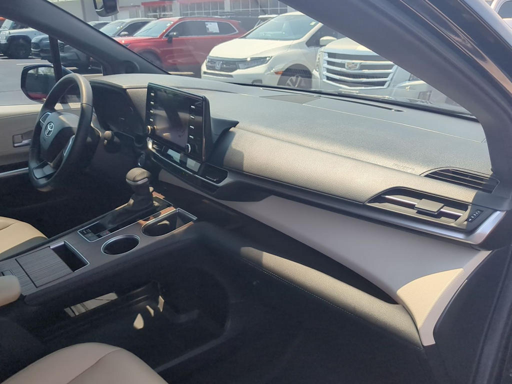 Thumbnail: 2024 Toyota Sienna - 15