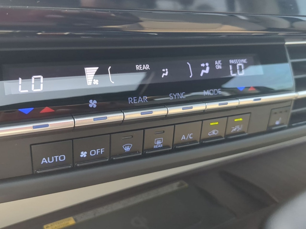 Thumbnail: 2024 Toyota Sienna - 38