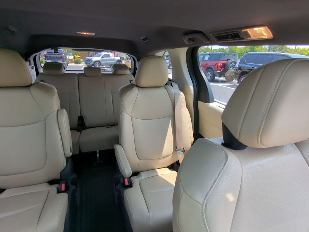 Thumbnail: 2024 Toyota Sienna - 26