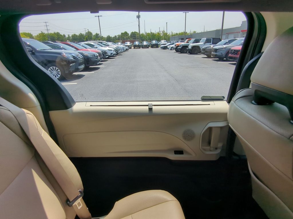 Thumbnail: 2024 Toyota Sienna - 39