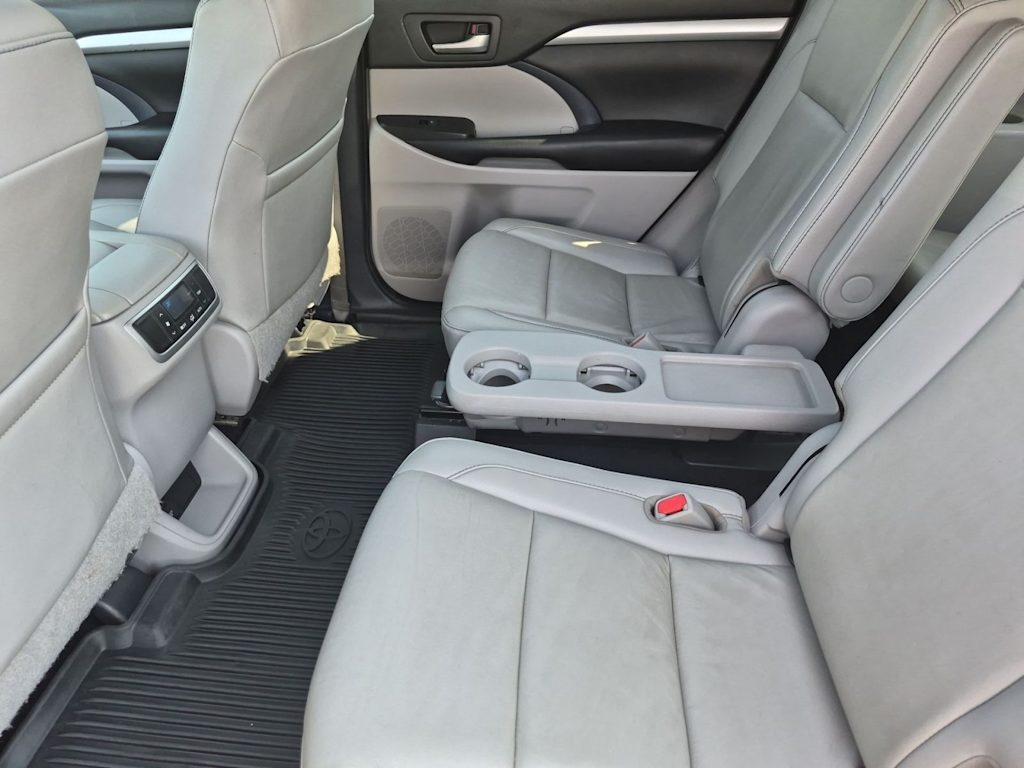 Thumbnail: 2019 Toyota Highlander - 11