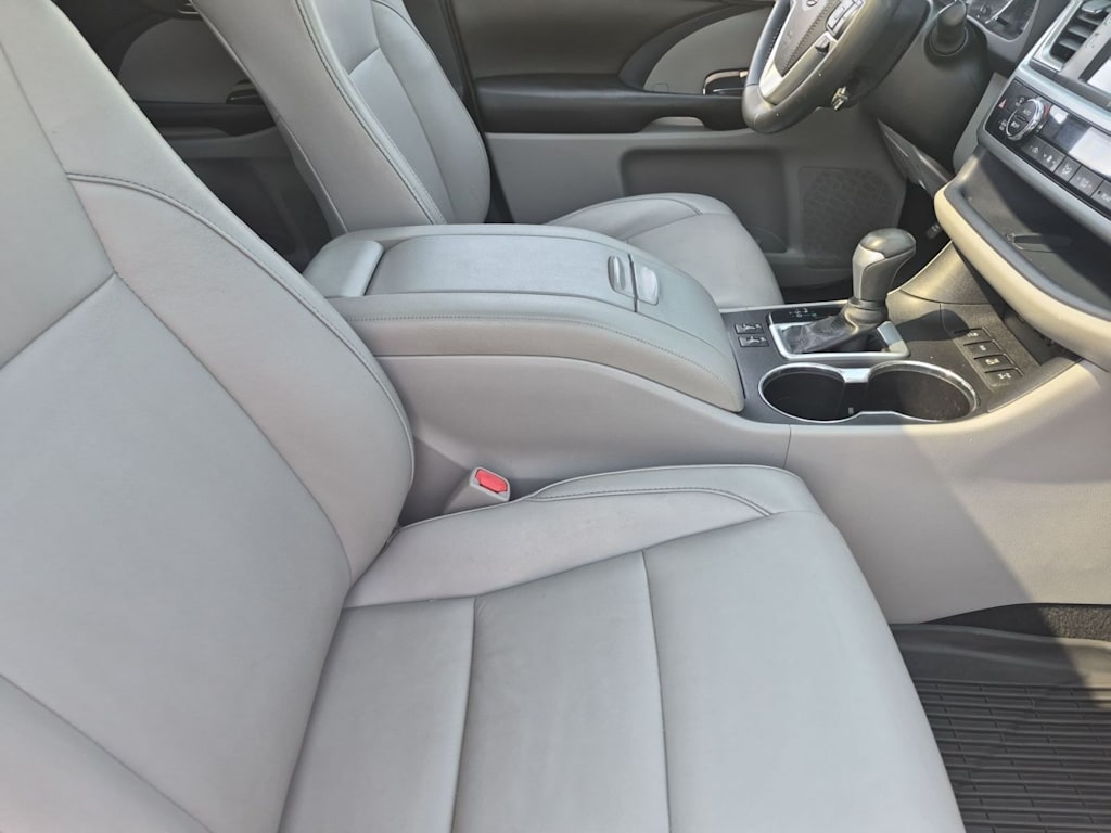 Thumbnail: 2019 Toyota Highlander - 10