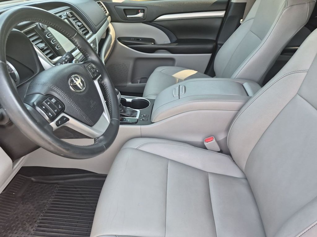 Thumbnail: 2019 Toyota Highlander - 9