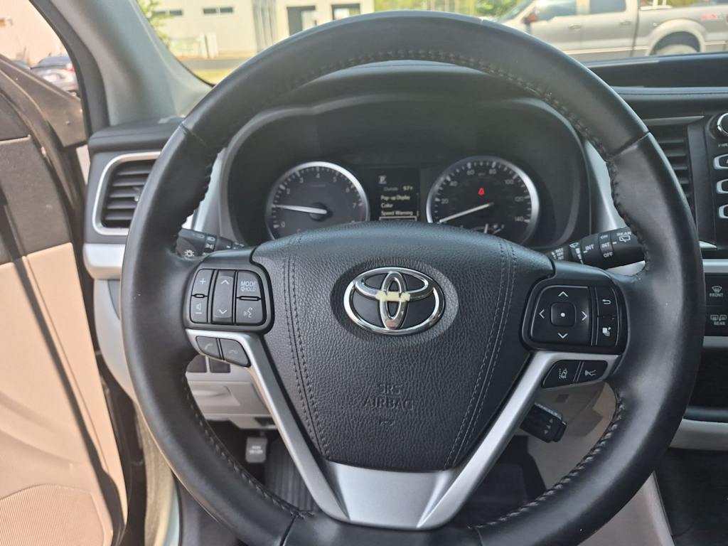Thumbnail: 2019 Toyota Highlander - 2