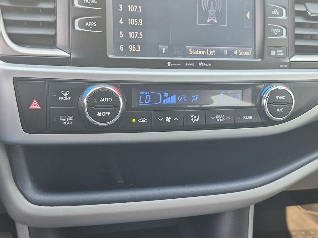Thumbnail: 2019 Toyota Highlander - 22