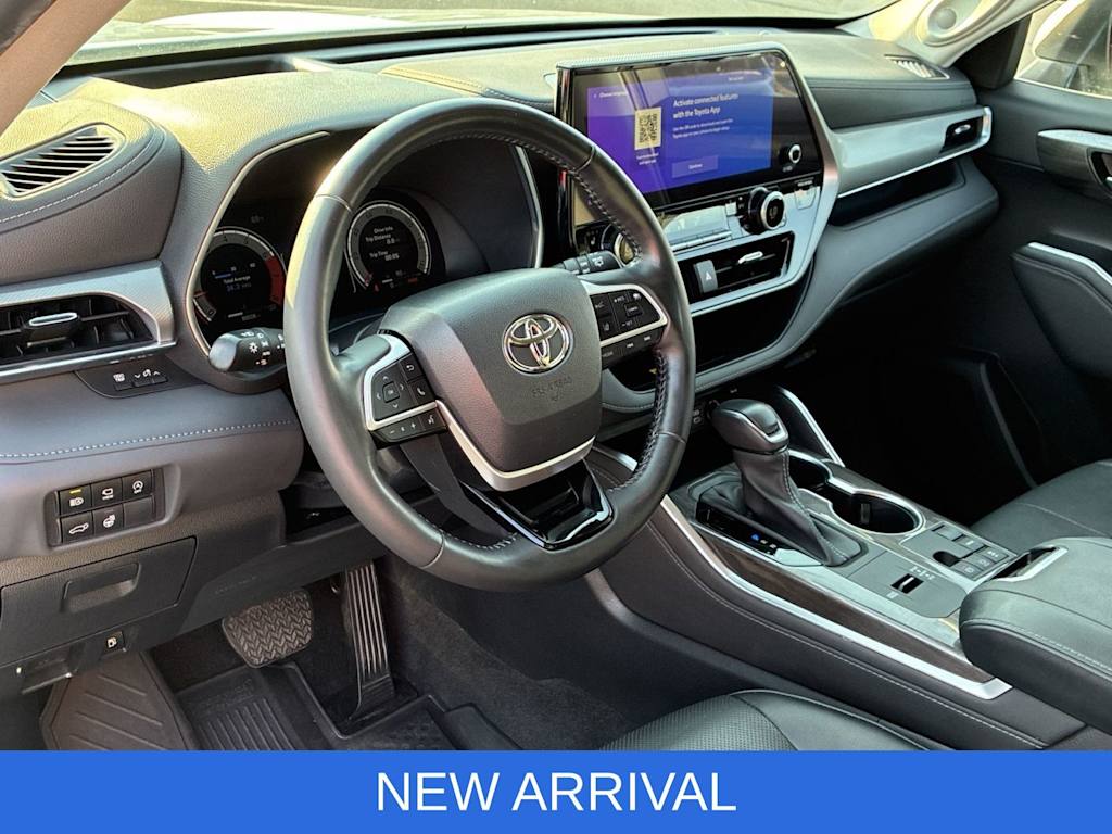 Thumbnail: 2023 Toyota Highlander - 2