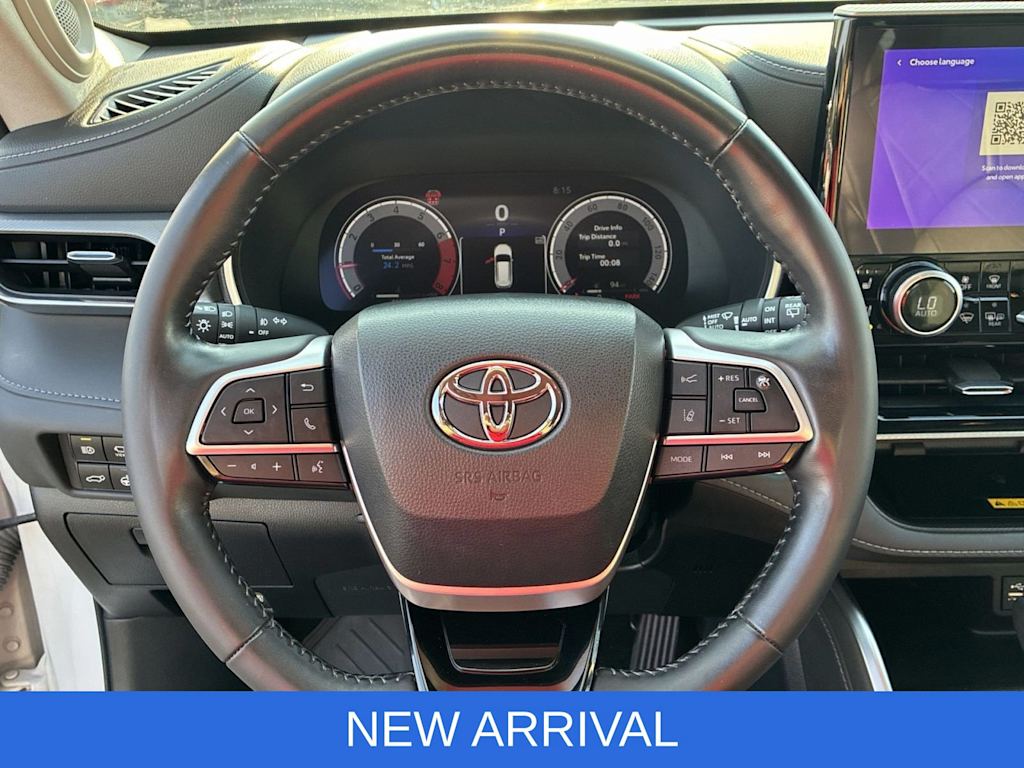 Thumbnail: 2023 Toyota Highlander - 13
