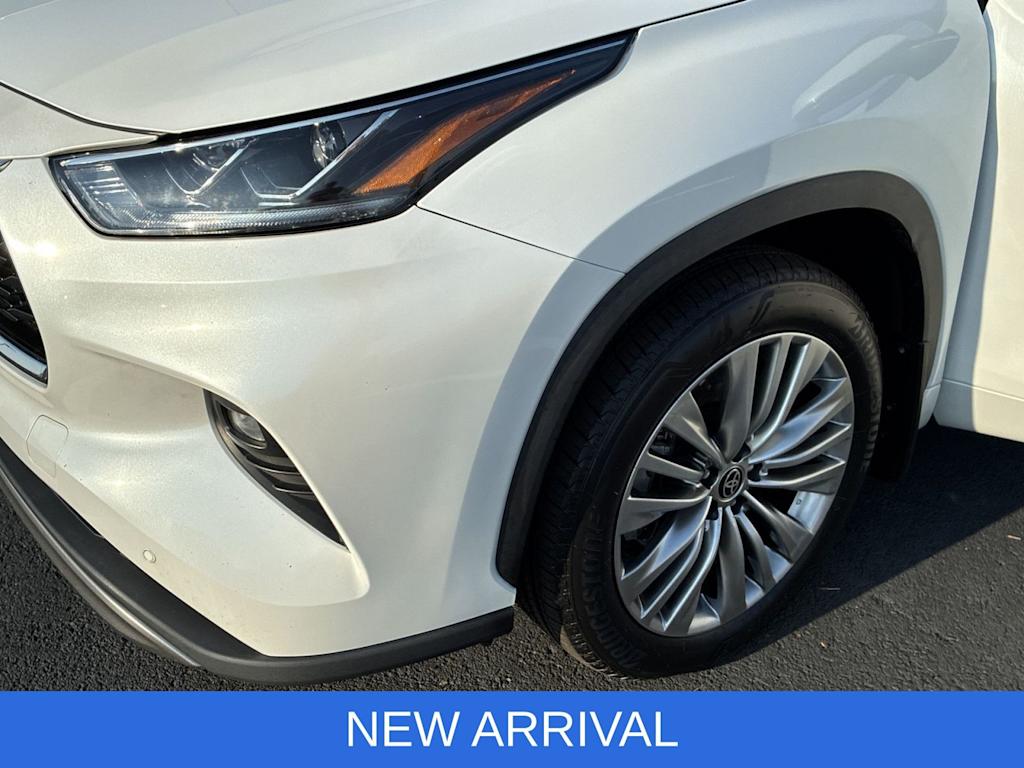 Thumbnail: 2023 Toyota Highlander - 8