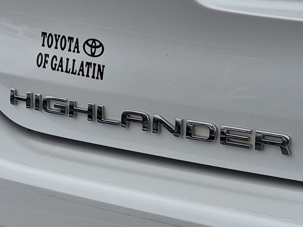 Thumbnail: 2023 Toyota Highlander - 25