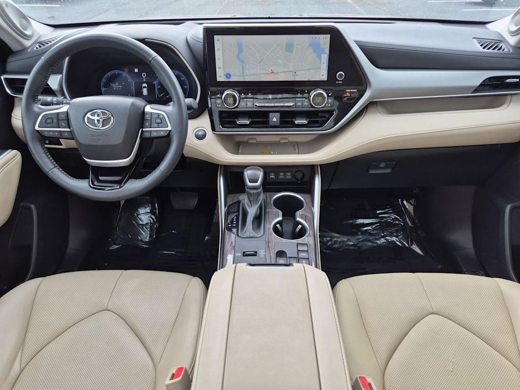 Thumbnail: 2024 Toyota Highlander - 9