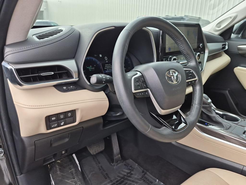 Thumbnail: 2024 Toyota Highlander - 2