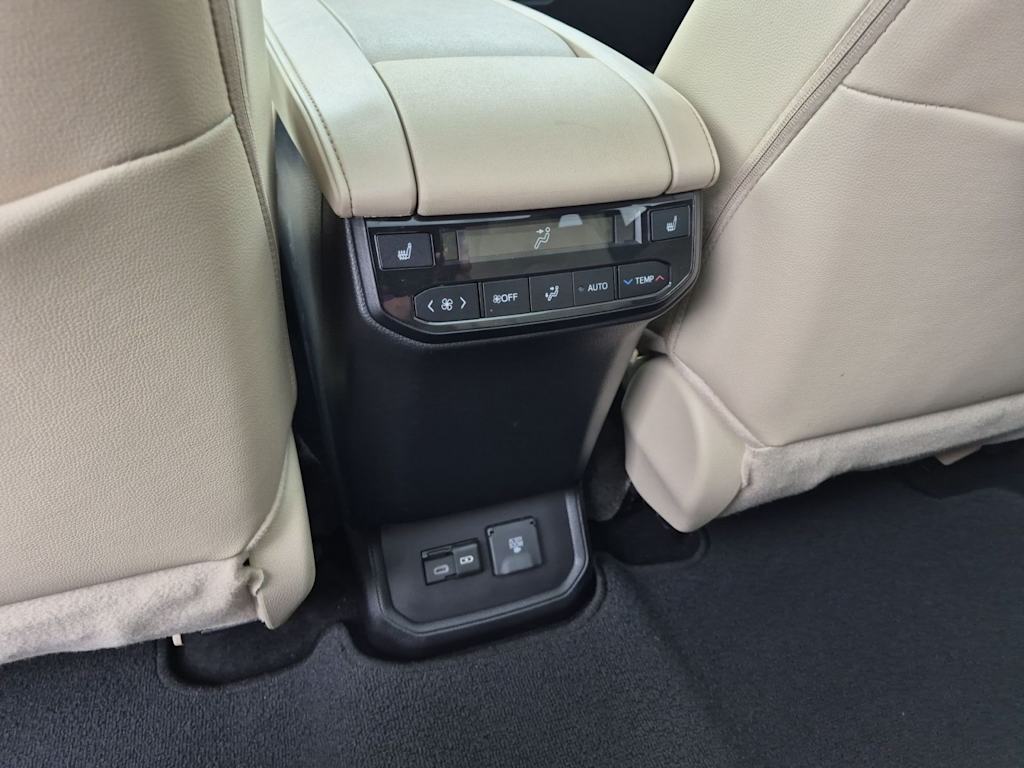 Thumbnail: 2024 Toyota Highlander - 41
