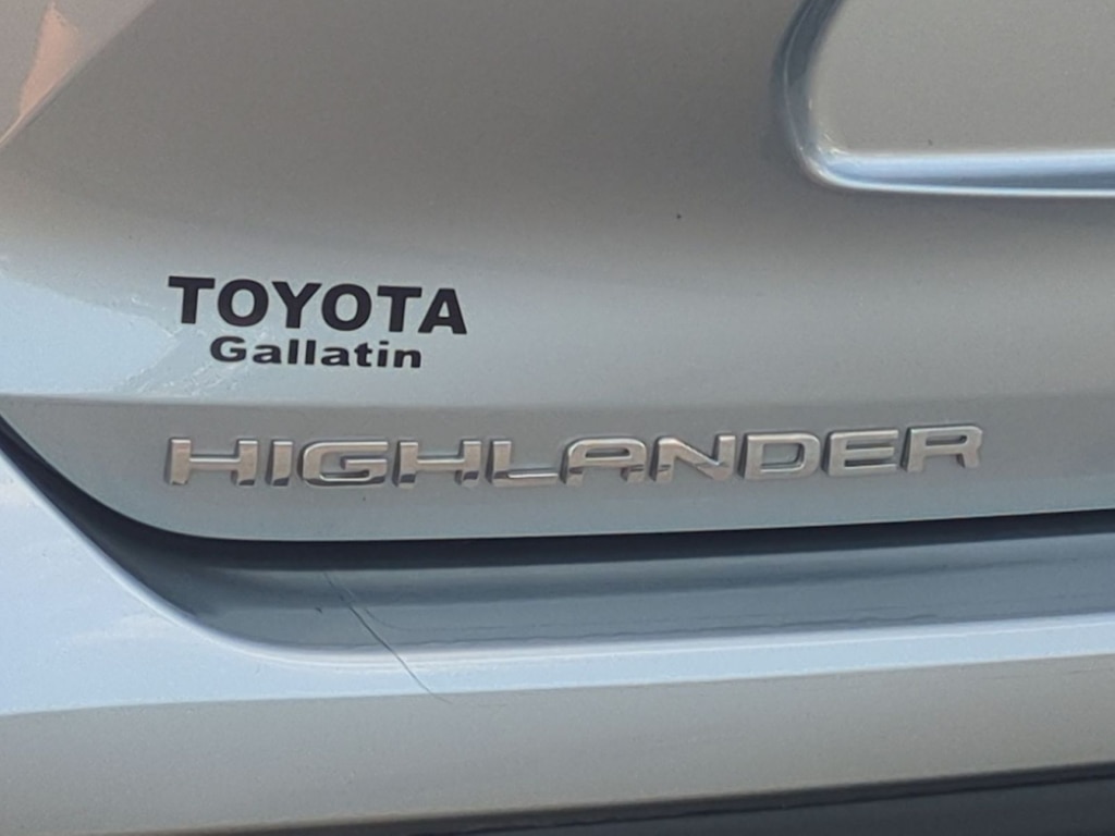 Thumbnail: 2023 Toyota Highlander - 23