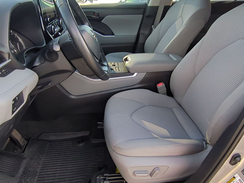Thumbnail: 2023 Toyota Highlander - 10