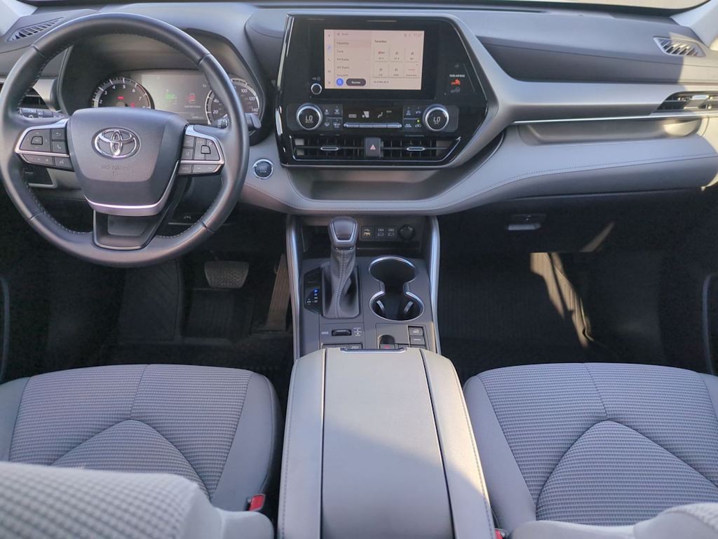 Thumbnail: 2023 Toyota Highlander - 9
