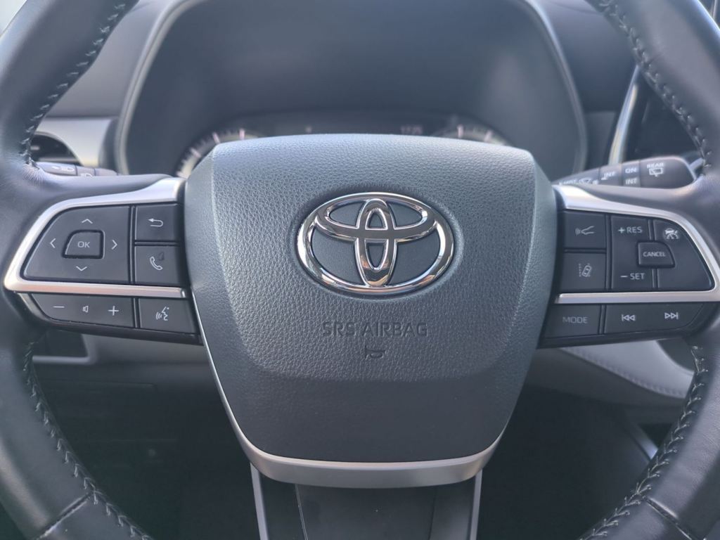 Thumbnail: 2023 Toyota Highlander - 28