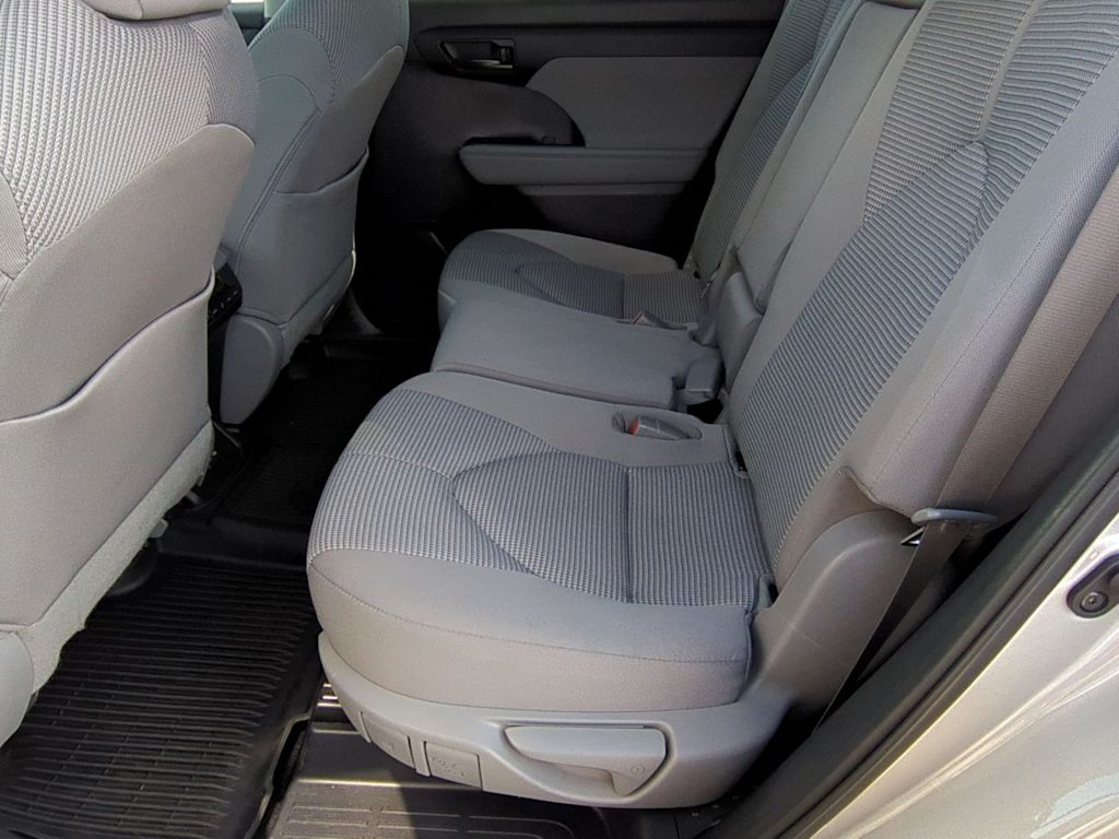Thumbnail: 2023 Toyota Highlander - 12