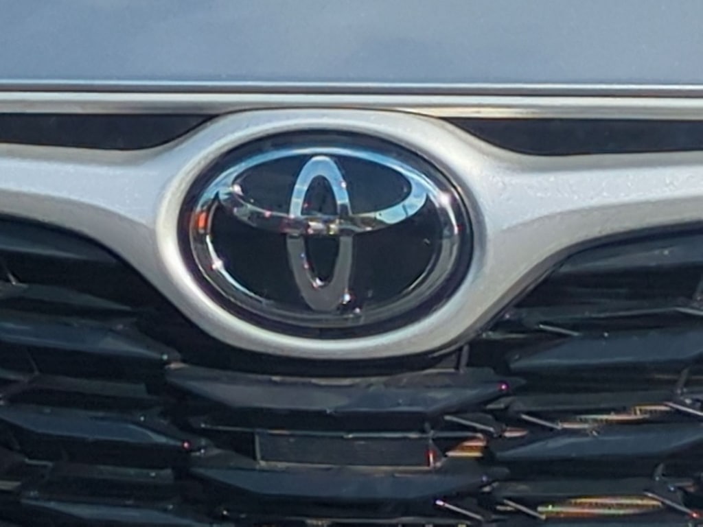 Thumbnail: 2023 Toyota Highlander - 7