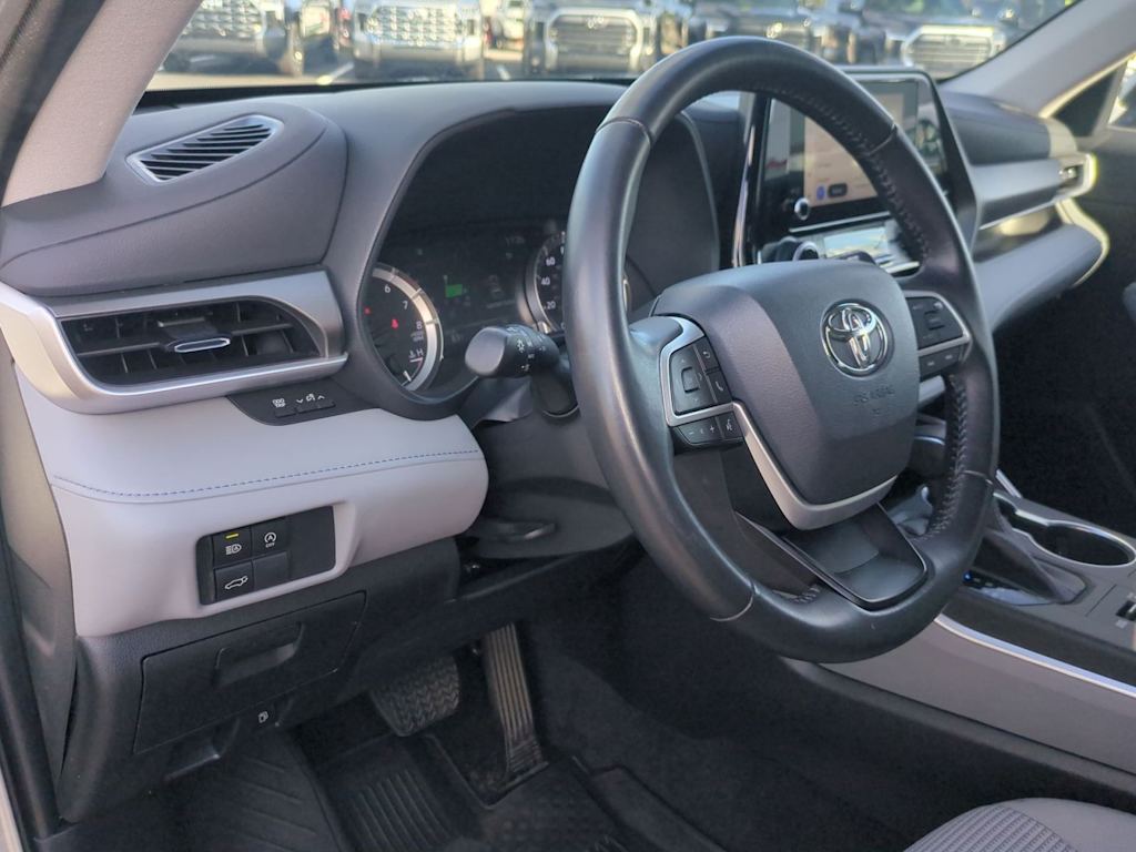 Thumbnail: 2023 Toyota Highlander - 2